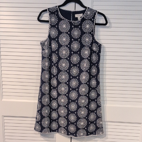 ON 34th Scallop Edge Shift Dress Size XS - Picture 2 of 6